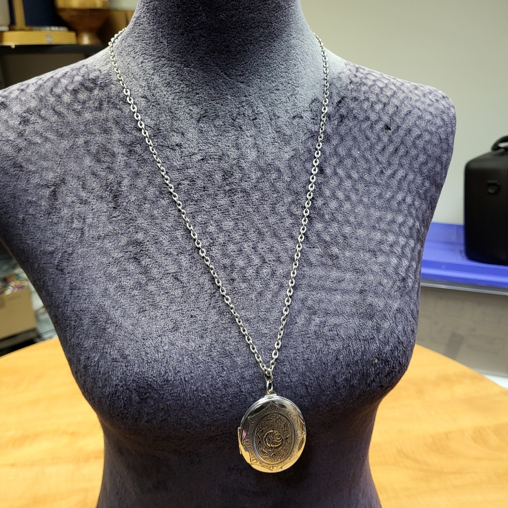 Large Rose Locket Necklace - Picture 2 of 5